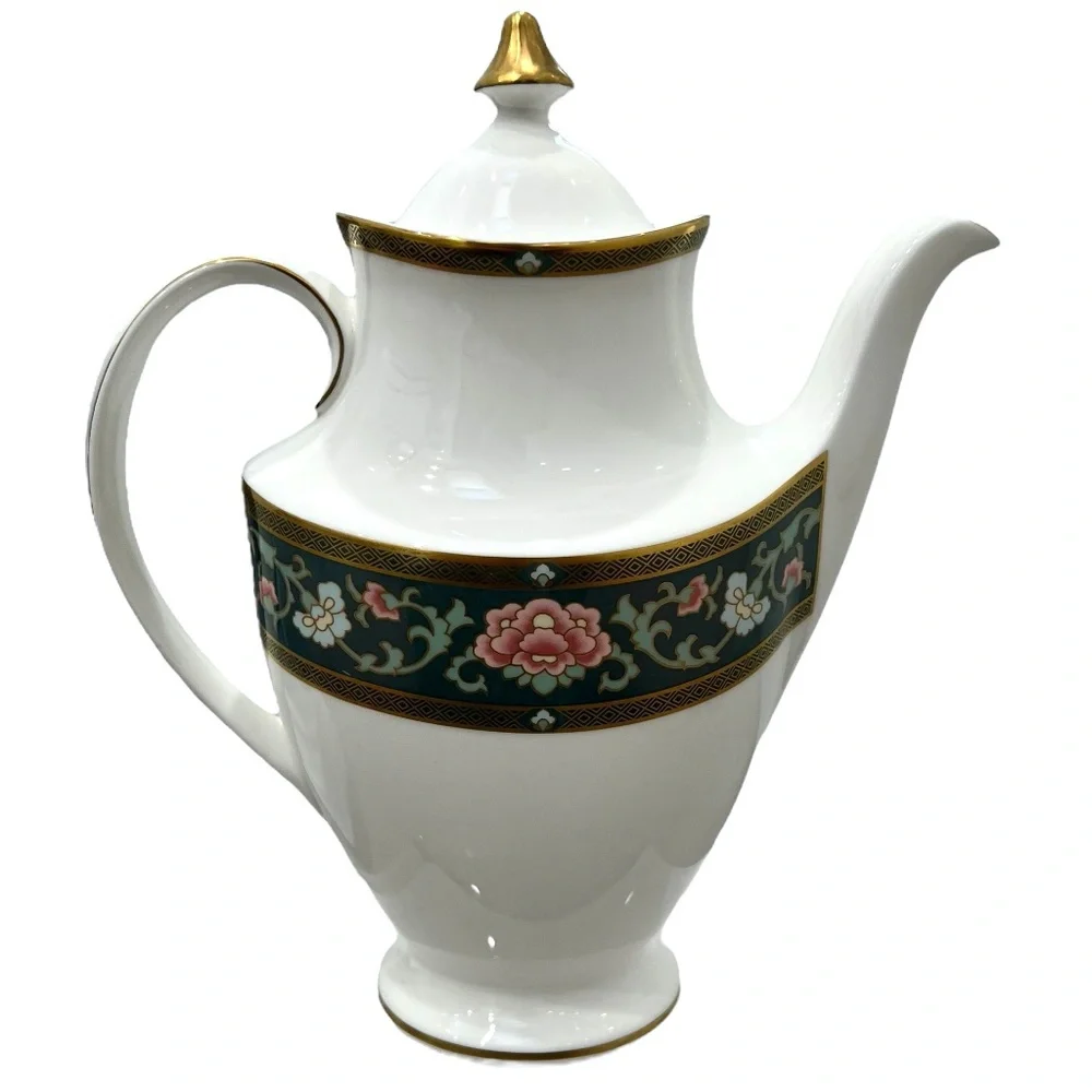 ROYAL DOULTON TUDOR COURT COFFEE POT WITH LID